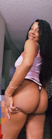 Petite brownskin escort — discreet meetups - 1