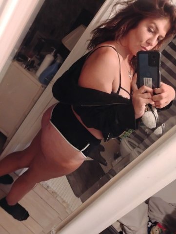 West Palm Beach Thick White Girl Female Escort — Head Service, Texting Preferred - 1