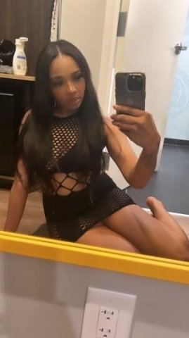 India — Discreet Female Companion for Pre-Booked Dates (Orange County) - 1