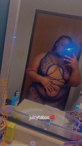Thick Chocolate Bombshell Female Escort (In/Outcalls) — North Canton + surrounding areas - 1