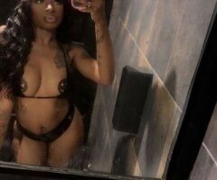 Minneapolis / St. Paul escorts - Minneapolis/St. Paul New Profile — Petite Female Escort (Text for discreet pics)