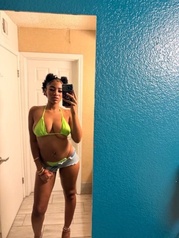 Vixenn (Brown Eyes, Petite Model) — Discreet Escort in Phoenix, AZ - 1