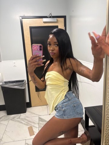23-year-old in Palmdale (Incall/Outcall) — Private FaceTime + Exclusive Content - 1