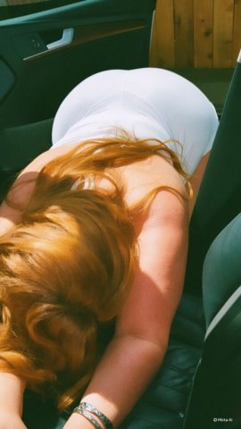 Hazel (22) — North Bay Female Escort with super soaker & peach - 1