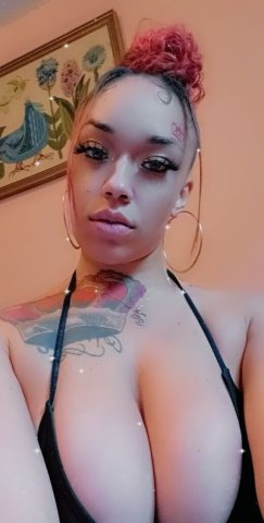 Phoenix 27-Year-Old Curvy Companion — Discreet Hot Steamy Fun - 1