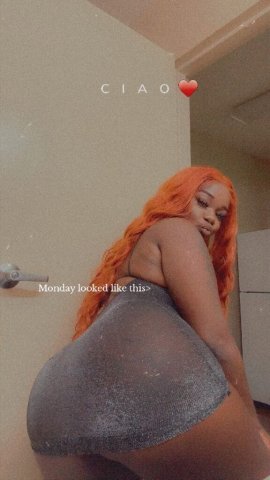 Petite Female Escort in Clarksville (5'0 Slim-Thick) - 1
