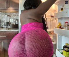 Young Barbie-themed Squirter — discreet covered services - Image 3