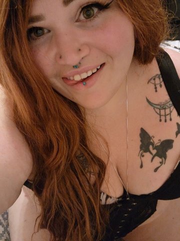 Greenville Curvy Gamer Girl (Left-Arm Amputee) for Private DMs - 1