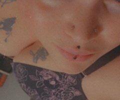 Greenville Curvy Gamer Girl (Left-Arm Amputee) for Private DMs - Image 3