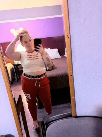 Suvannah (34) – Yuma Female Escort with Blue Eyes & Red Hair - 1