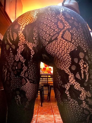 Staten Island Female Escort — special car date (7am–10am), 15-min session option - 1