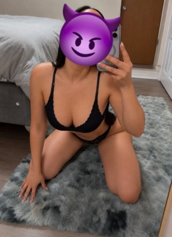 Young girl escort — English & Spanish - 1