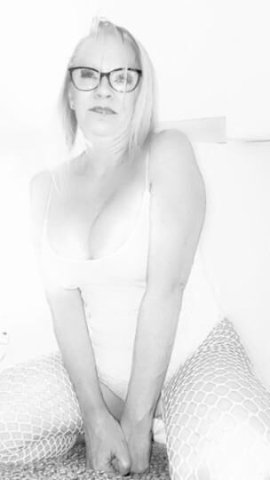 Sunday Funday — escort meetups, Lawrence not in my apartment - 1