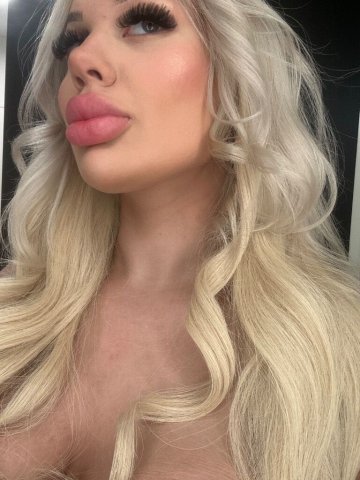 Seattle Blonde Escort — In/Outcall, Video Chat Screening - 1