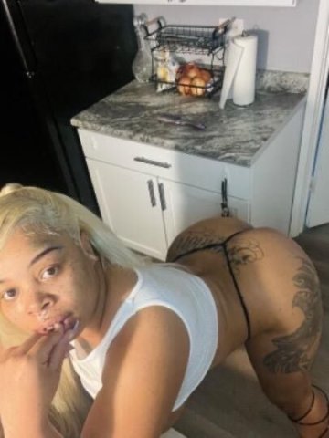 Fayetteville NC Female Escort — Incall or Outcall Car Date 24/7 - 1
