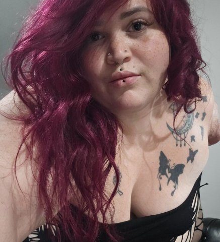 Columbia Curvy Gamer Girl — Left-Arm Amputee & Reconstruction - 1