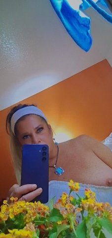 Palm Springs Female Escort — FaceTime Views - 1