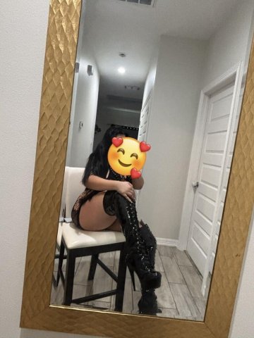 Nalgona VIP Scort en McAllen, Texas — único día y oral - 1