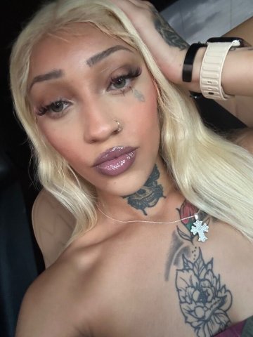 Hazel in Dallas — Petite, sweet light-skin escort - 1