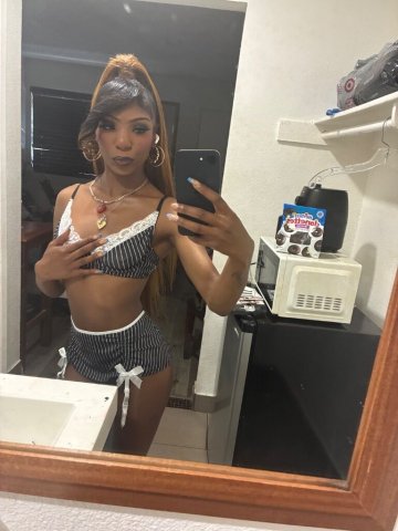 Tiny (24) Petite Chocolate Female Escort — outcalls, car fun, house calls & massages - 1