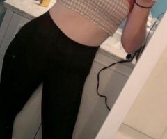 Fort Myers escorts - Fort Myers FL Red-Head Escort (30) — Petite, Natural Look