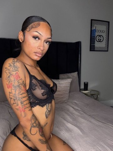 Petite Honey Escort — Sweet, soft & discreet - 1