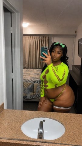 Dallas, Texas Outcalls — Professional, Discreet Female Escort - 1