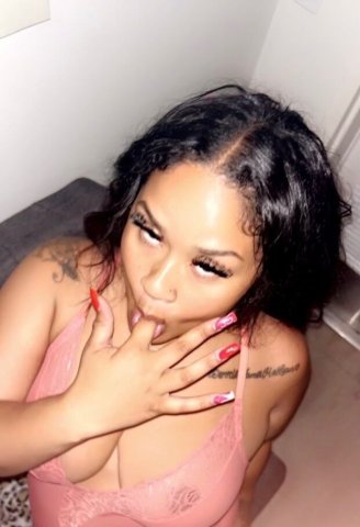 Amoni — Curvy & Busty Dark-Skin Escort (Incall/Outcall) - 1