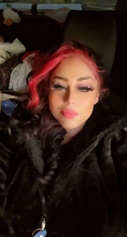 Sacramento Female Escort on Richards Blvd — short-notice special call - 1
