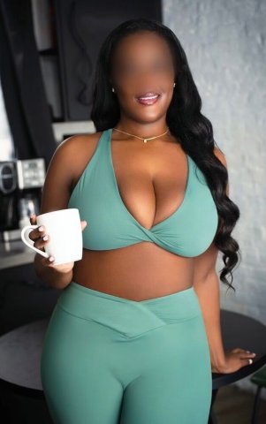 Lowell Outcall Bombshell — Fetish-Friendly, Wine & Dine, Overnights - 1