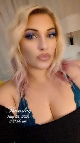 Denver Hooded-Out Girl Escort — laid-back, real, photo-matching - 1