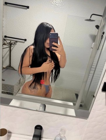 Ms. Don’t Play in Los Angeles — Squirt Queen & Bubbles Blow Experience - 1