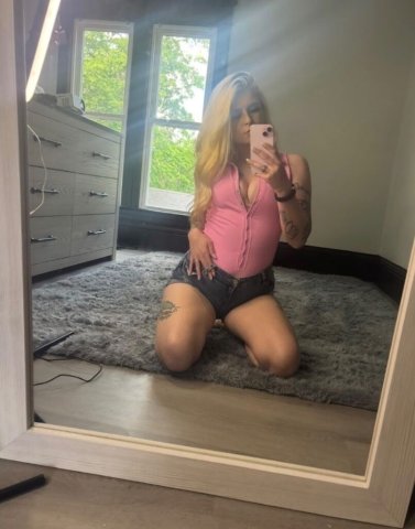 Madison Curvy Female Escort — Head Doctor & Content Sales - 1