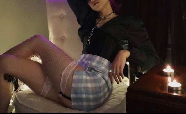 Claire (21) — Altoona Female Escort for Femdom, Kink & GFE - 1