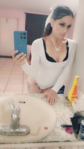 West Palm Beach Female Escort — Soft Voice & Dangerous Curves - 1