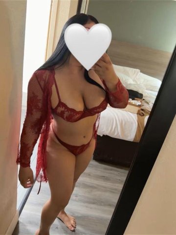 Daniela (24) — Des Moines IA Latina Female Escort for Threesomes - 1