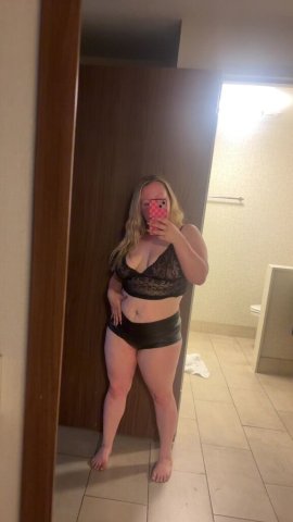 Blonde curvy escort Laila in Stockton, CA — short and thick - 1