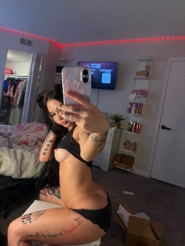 Quad Cities Iowa Female Escort — 21 - 1