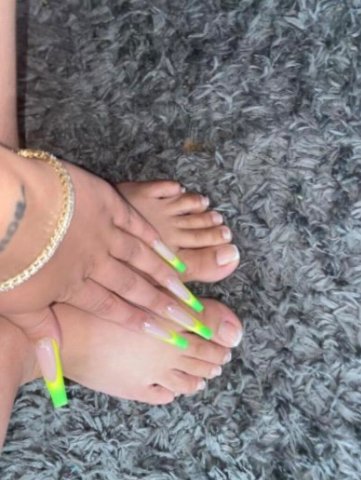 Fredericksburg VA Female Escort — discreet safe play, no explicit talk - 1