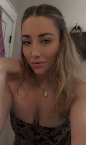 Queens Female Escort — Outcalls, Content & Facetime Shows - 1