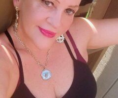 Columbus escorts - Hot Oil Sensual Massage (Topless) in Columbus — Private Studio on Henderson Rd