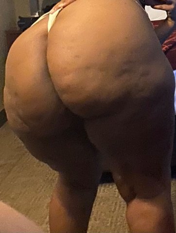 Detroit Curvy Female Escort — Pretty Face & Chubby Waist - 1