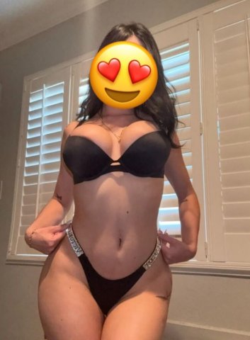 Louisville KY Female Escort — Slim Waist Pleasure - 1