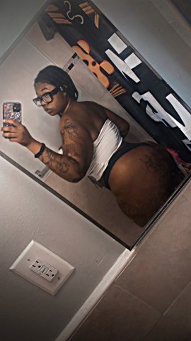 Chocolate-themed outcalls & cardates — 21+ verified FaceTime - 1