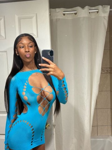 Ventura Petite Female Escort — Outcalls & Car Fun - 1