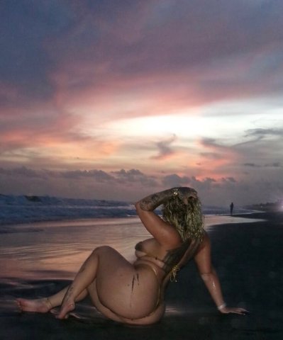 Las Vegas 19-Year-Old Blonde Female Escort — Footjobs & Facetime Shows - 1