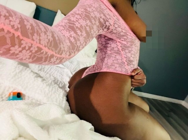 Jazmine (23) — Orange County Female Escort for In-Call or Out-Call - 1