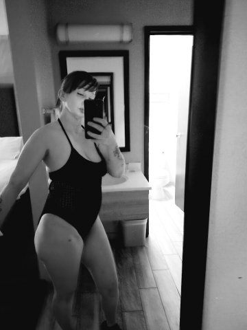Bozeman Redhead Escort — Natural 5'3, Petite 120 lbs - 1