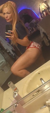 San Fernando Valley Female Escort — MILF GFE with BBBJ - 1