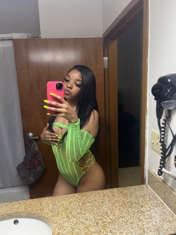 Sacramento Female Escort — Outcall & Dates - 1